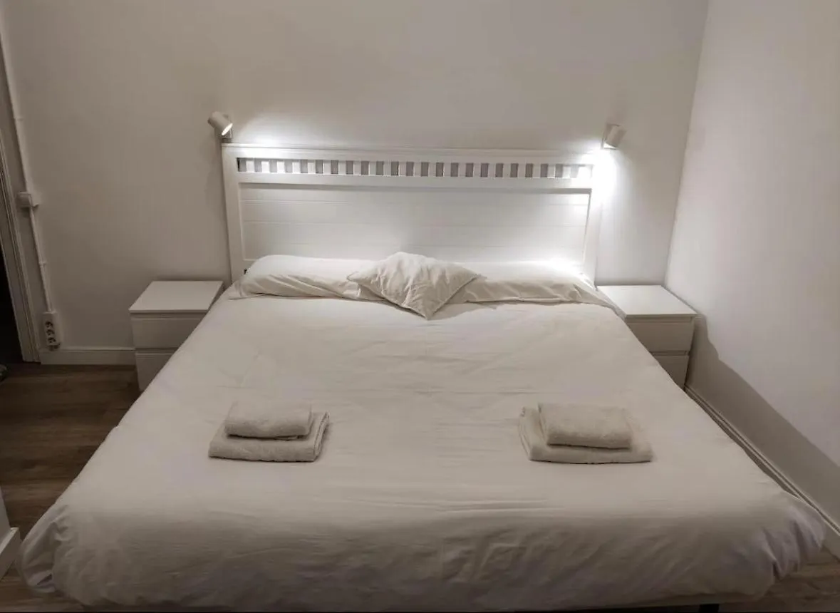 Oasis Hostel Apartment-Open Minded Libertine Naturists Age 18-36 Palermo