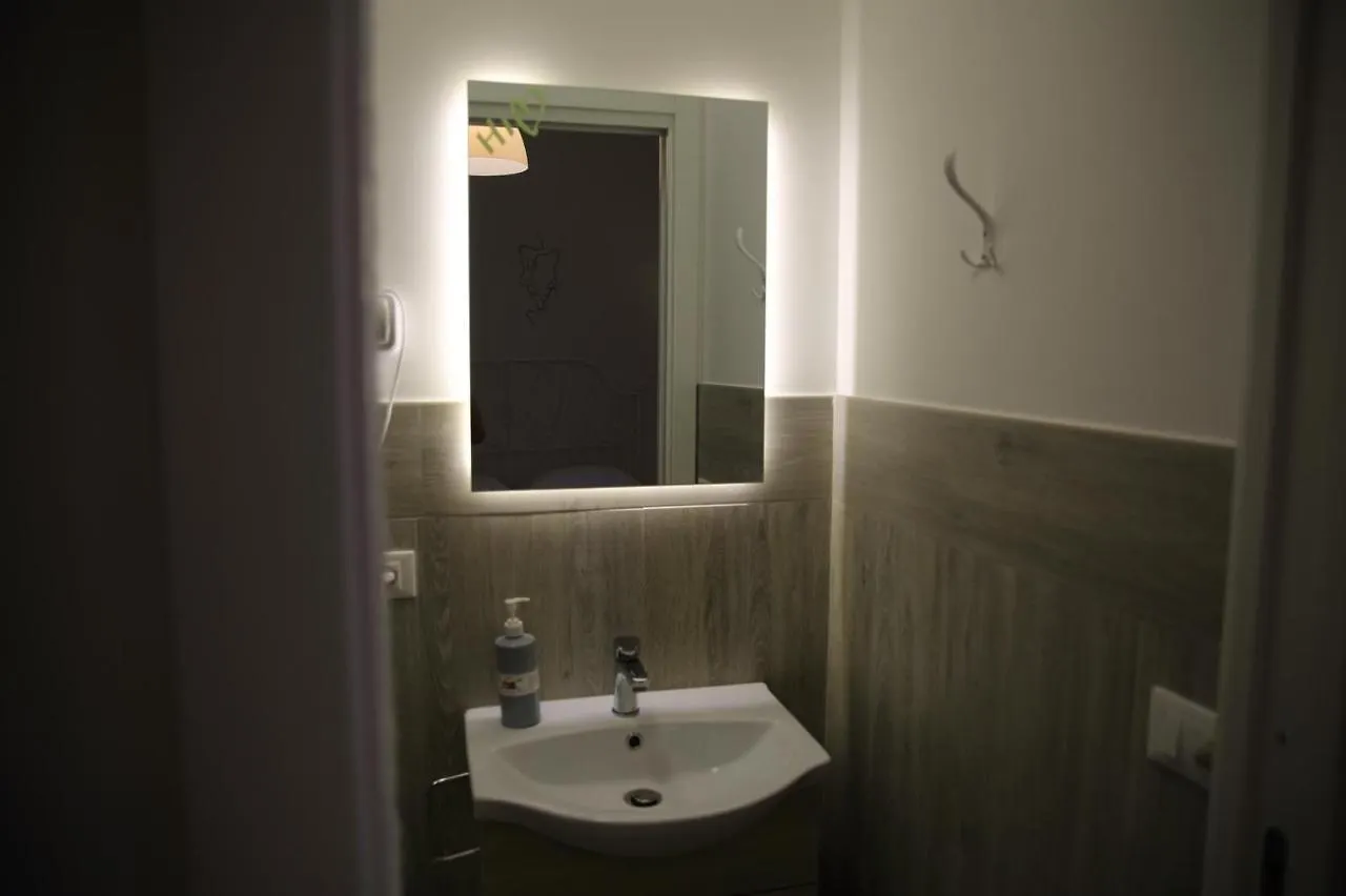 Oasis Hostel Apartment-Open Minded Libertine Naturists Age 18-36 Palermo 0*,