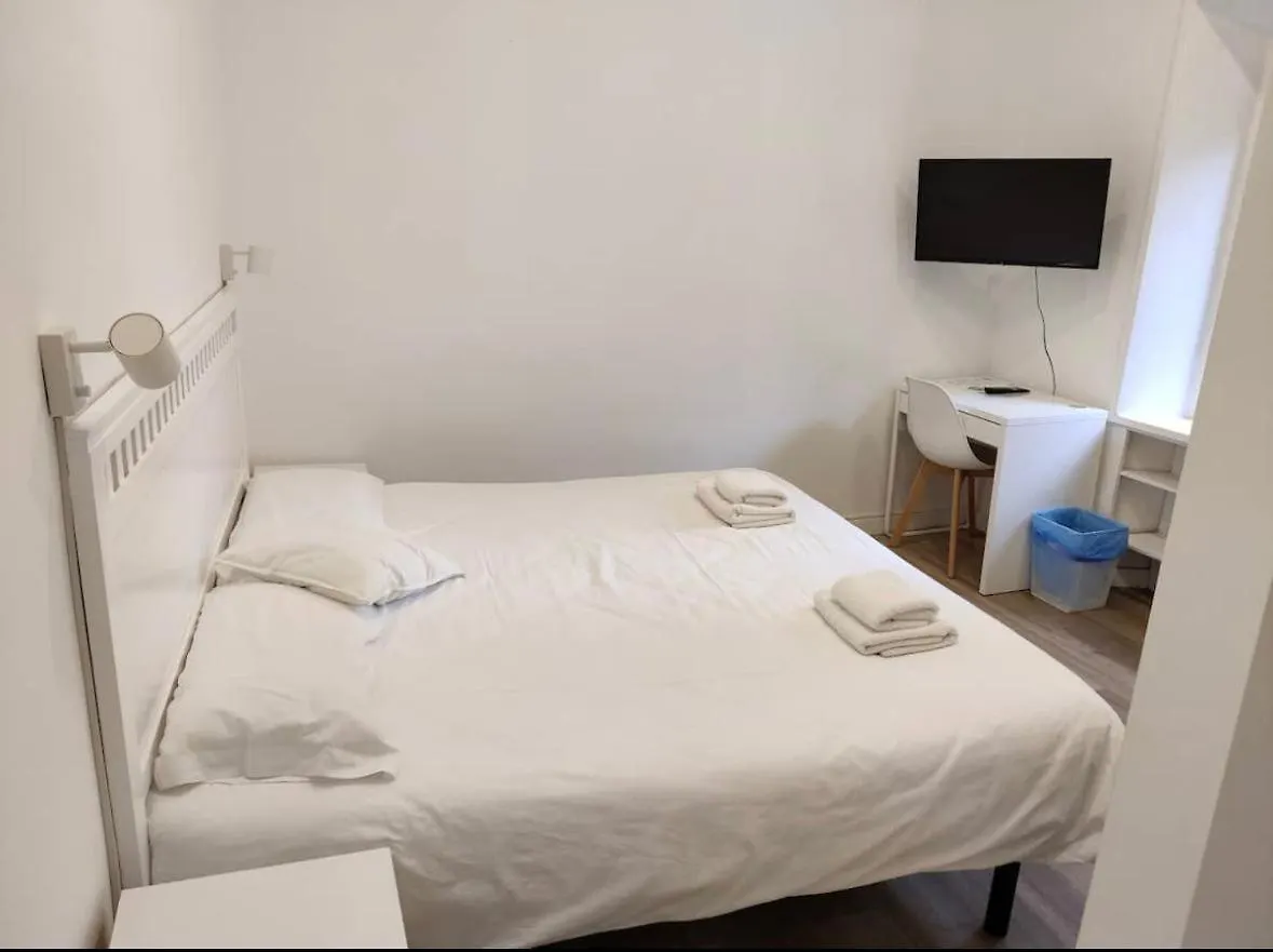 Oasis Hostel Apartment-Open Minded Libertine Naturists Age 18-36 Palermo